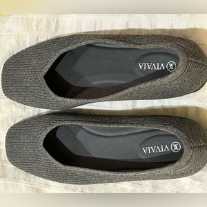 NWOT Vivaia Square-Toe V-Cut Flats (Margot 2.0) Rich Grey